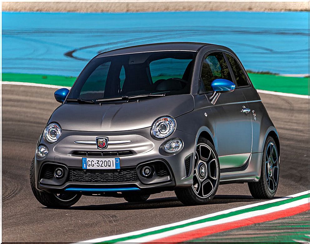 Abarth F595, the little Italian scorpion now with a Formula 4 soul