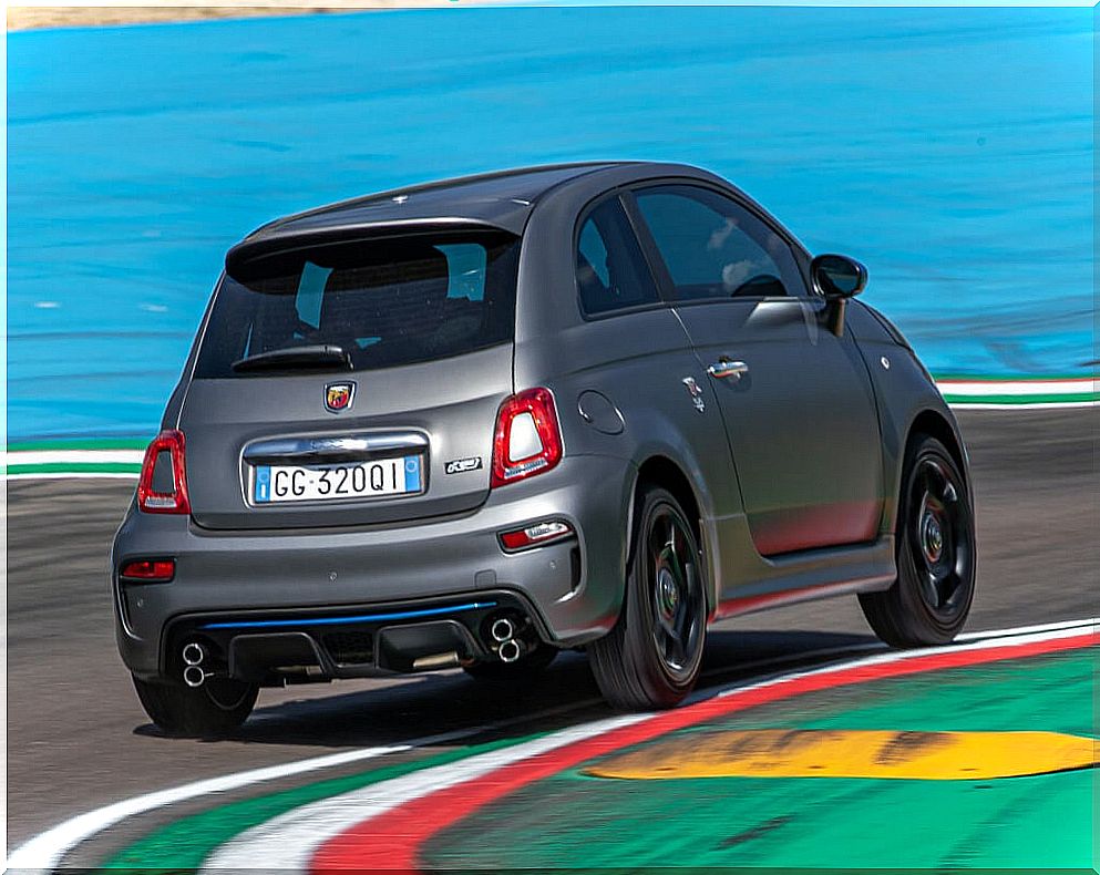 Abarth F595: rear.