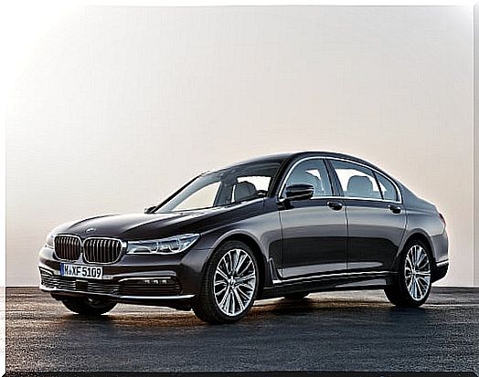 BMW 7 Series: front