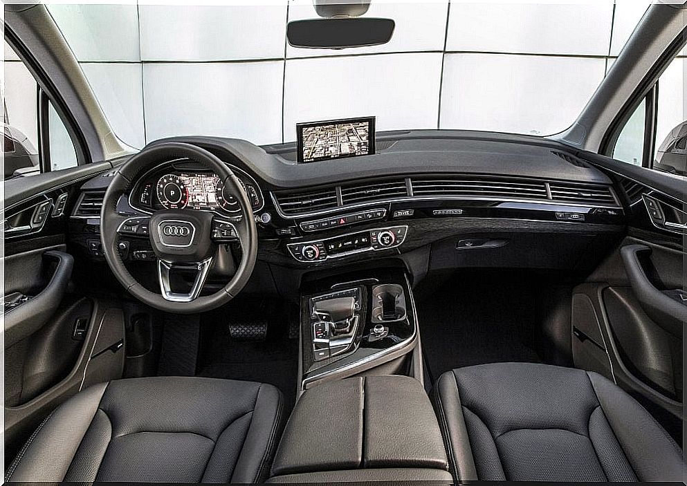 Audi Q7: interior