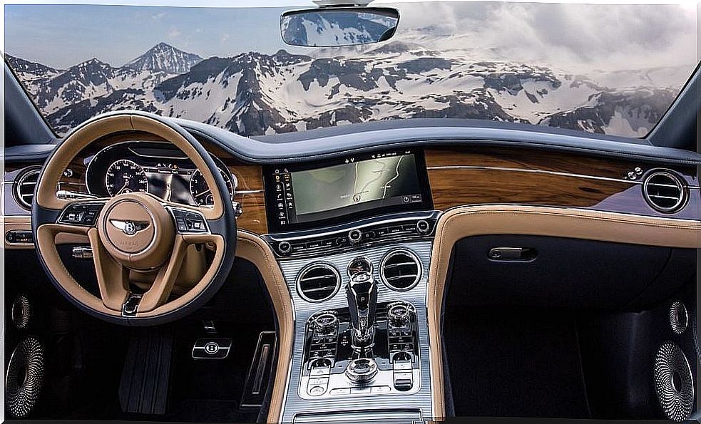 2018 Bentley Continental GT interior.