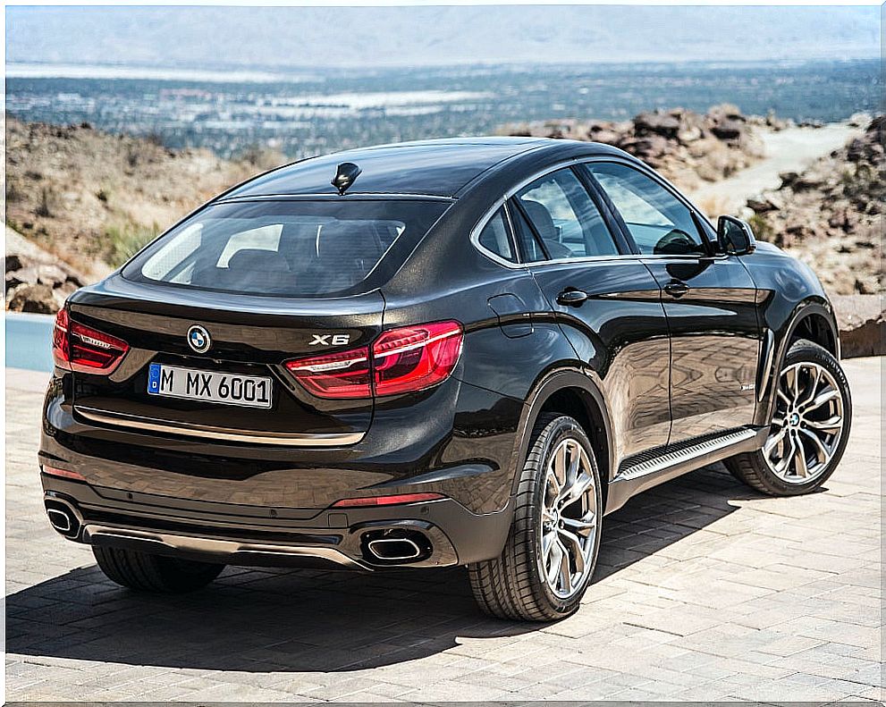 BMW X6: rear