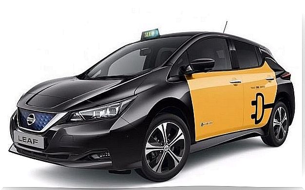 Nissan Leaf in taxi.