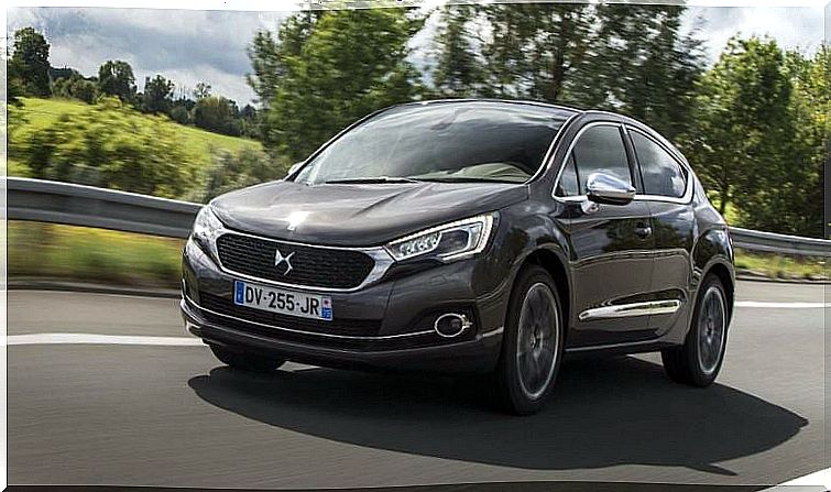 DS 4, compact premium French style