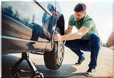 It is mandatory to carry a spare tire in the car