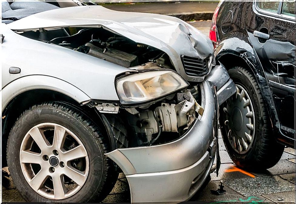 How to act in the event of a road accident?