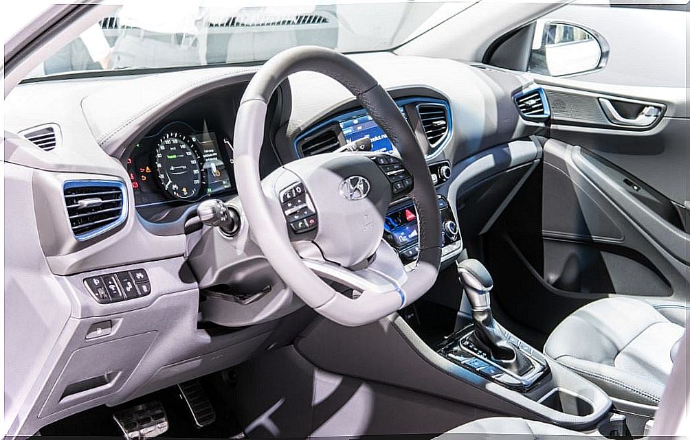 Hyundai ioniq interior 2018 electric hybrid