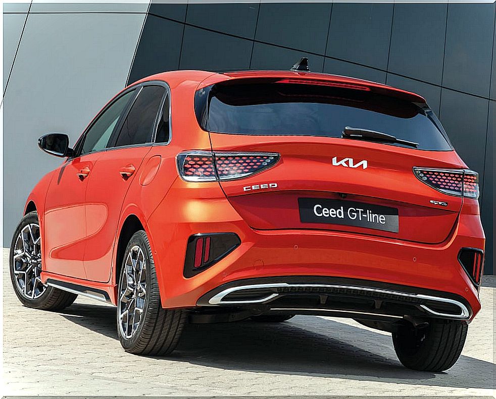 Kia Ceed 2022: rear.