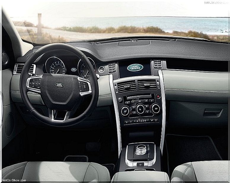 Land Rover Discovery Sport: interior