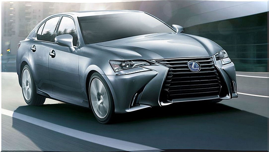 Lexus GS: a high-efficiency urban saloon