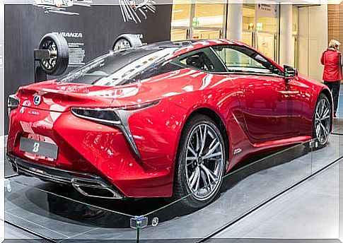 Lexus LC 500h 2017: rear