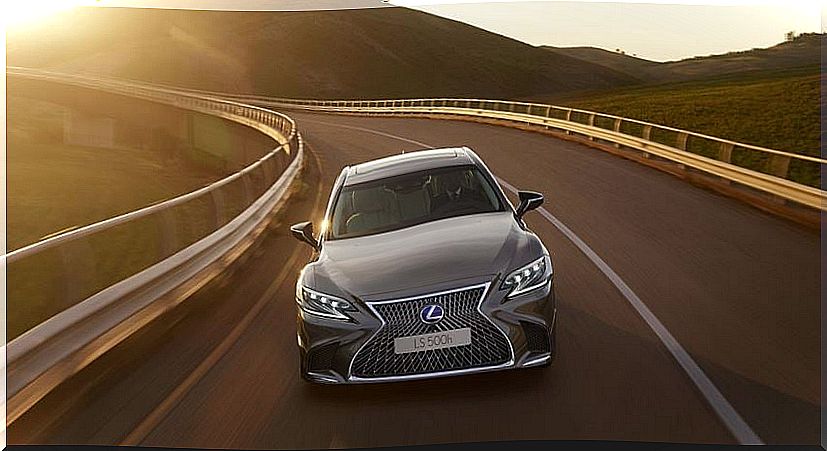 2018 Lexus LS hybrid saloon 