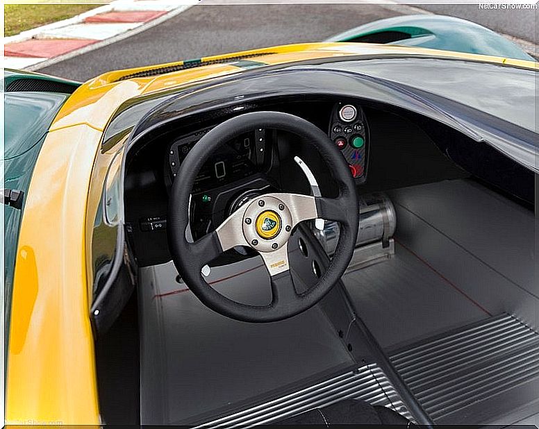 Lotus 3-Eleven: interior