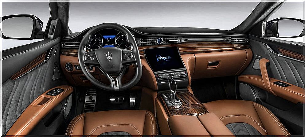 Maserati Quattroporte: interior