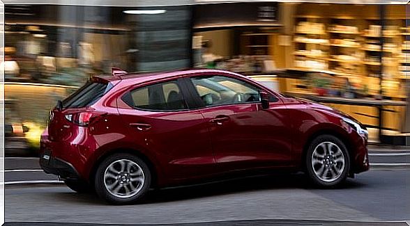 Side image of the new Mazda 2 2017