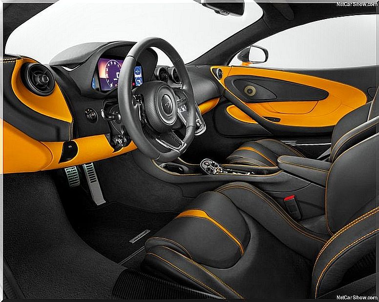 McLaren 540C: interior