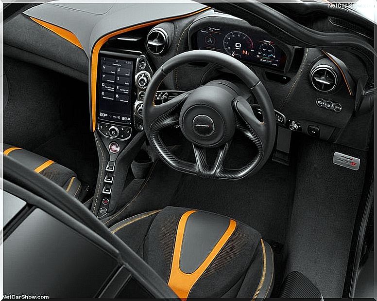 McLaren 720S: interior