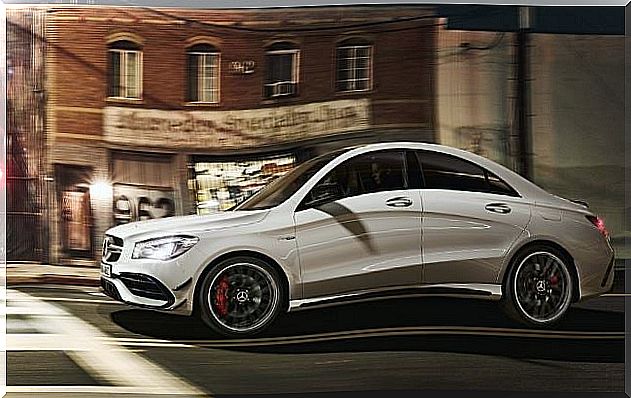 Mercedes CLA, the compact saloon with coupe complex