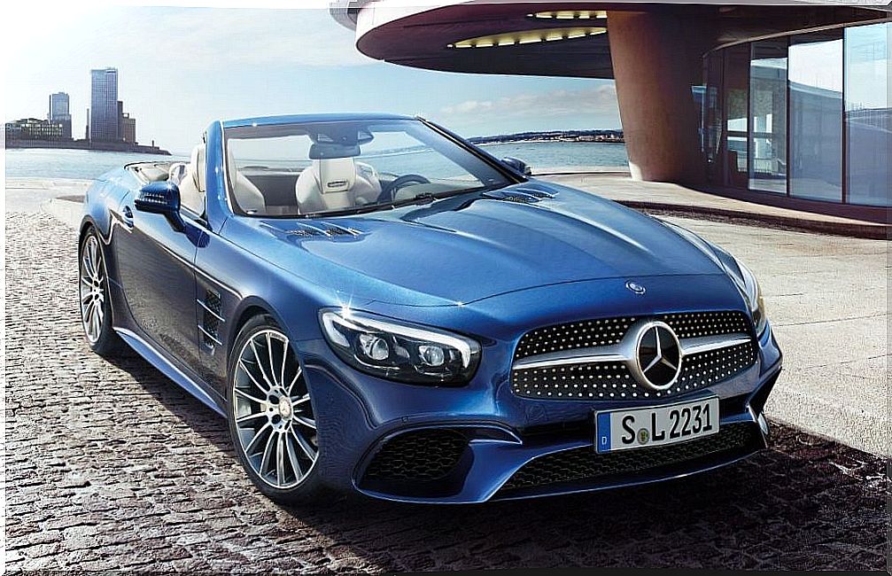 Mercedes SL, an old-fashioned grand tourer convertible