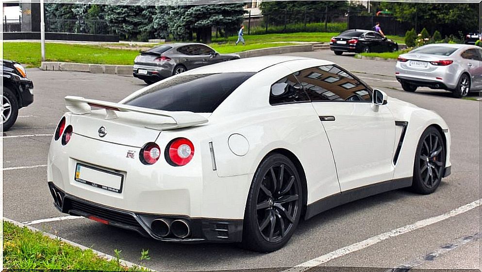 alt = "New Nissan GT-R"