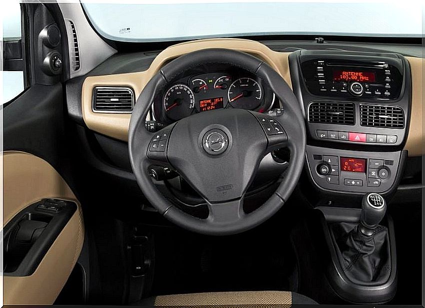 Interior image of the Opel Combo.