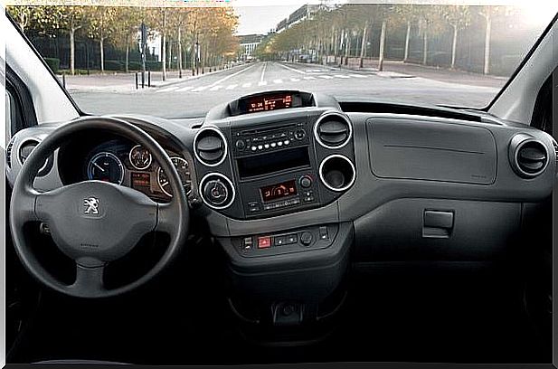 interior peugeot partner electric van