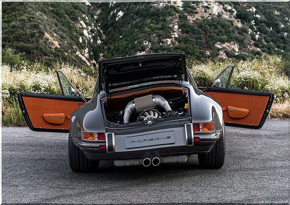 Porsche 911 by Singer: rear