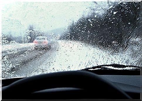 Snow Driving Precautions