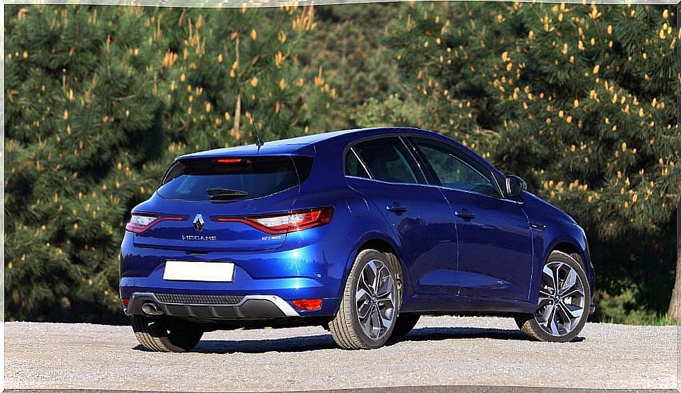 alt = "Renault Megane balanced design"