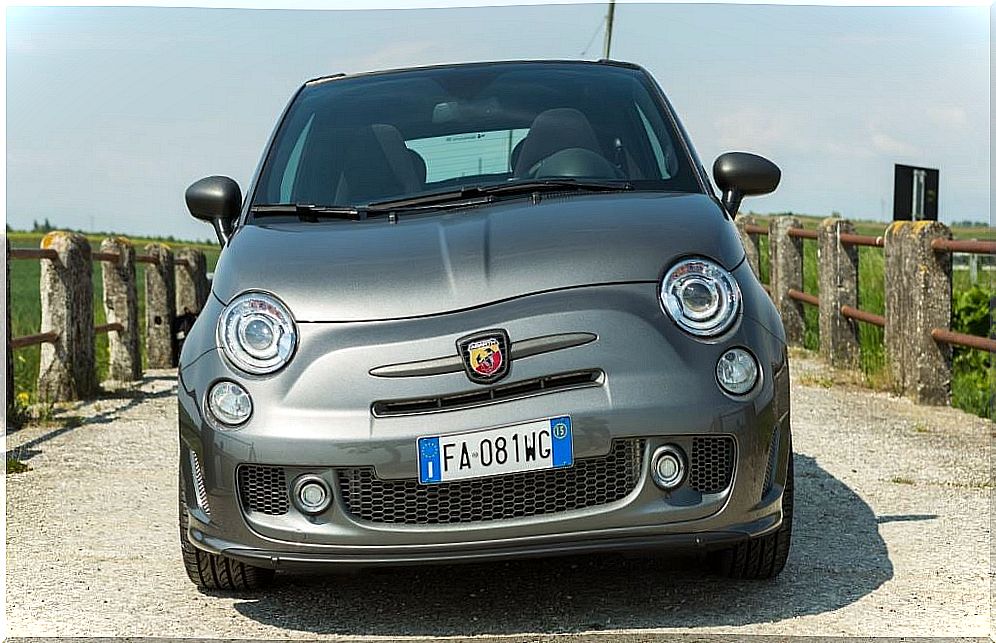 alt = "the Abarth 595 version is a real sports car"