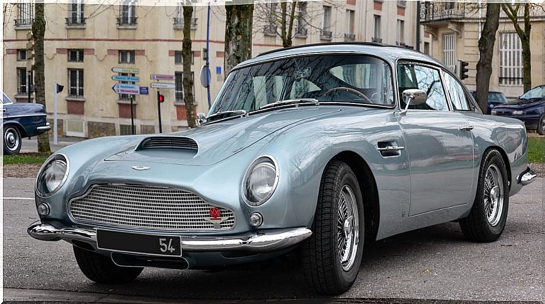 Aston Martin James Bond 007 movies cars