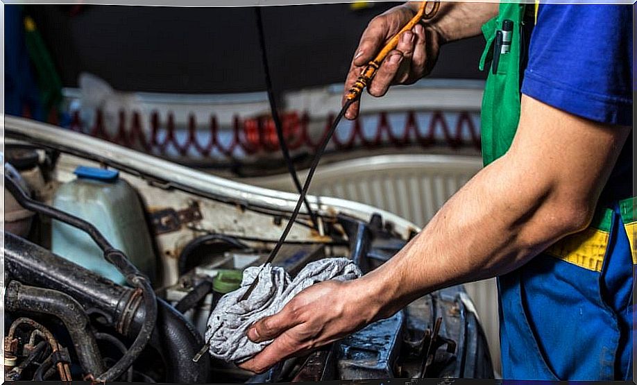 changing the oil in your car is simple engine care