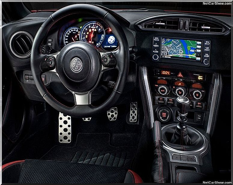 Toyota GT86: interior