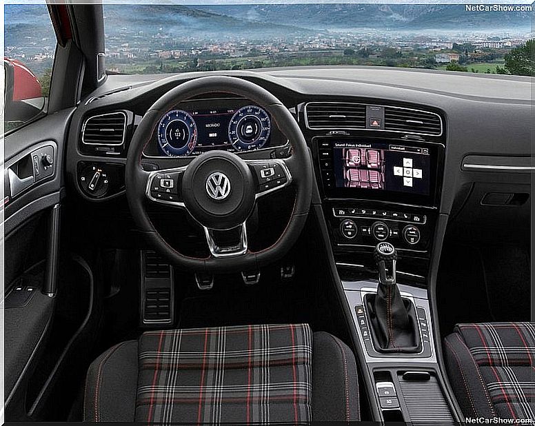 Volkswagen Golf GTI: interior