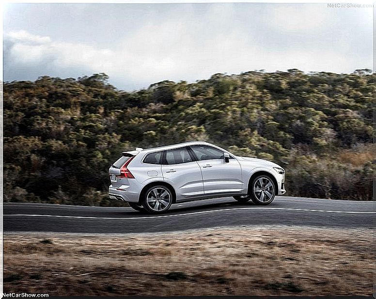 Volvo XC60 - Side