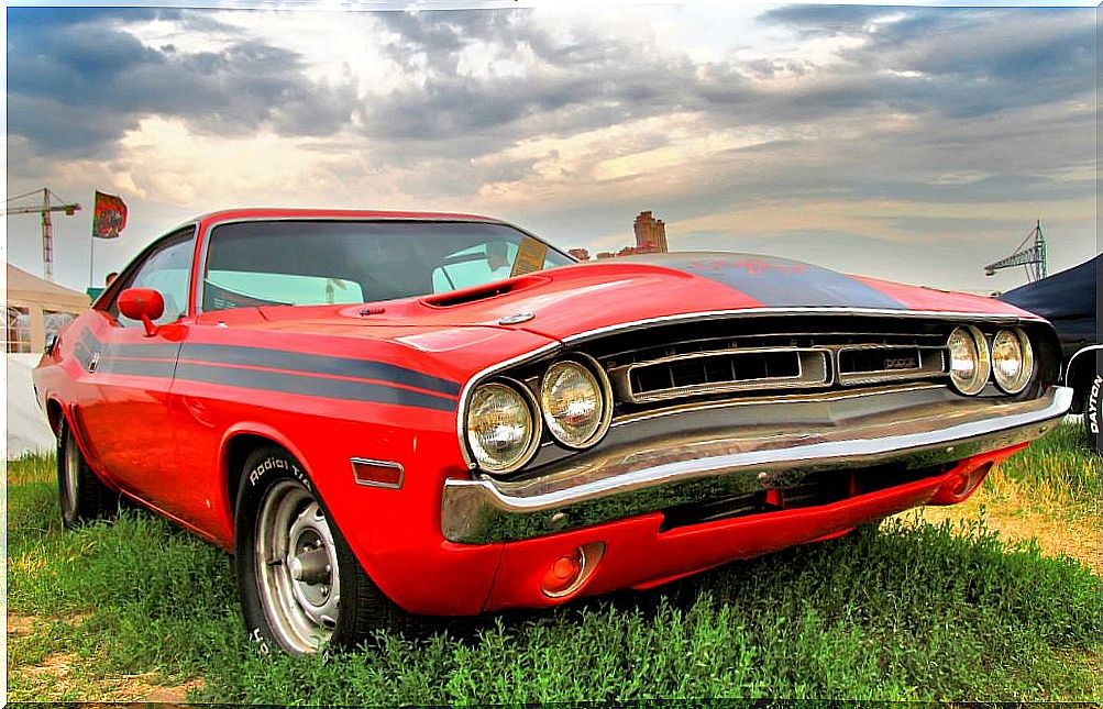 muscle car Dodge Challenger.