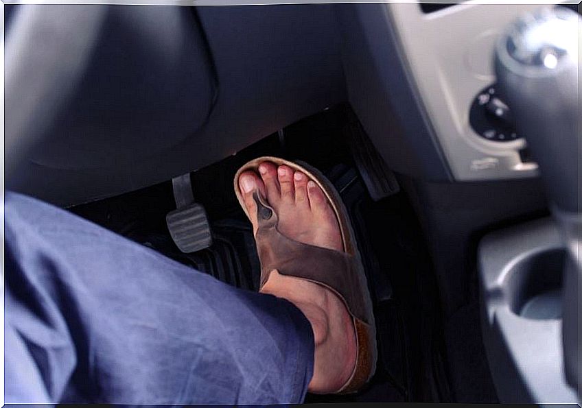 What are the prohibited shoes for driving?